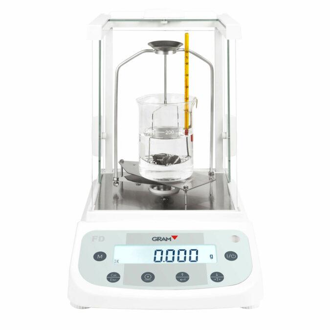 La bilancia da laboratorio registra la temperatura e consente di pesare oggetti asciutti e bagnati.