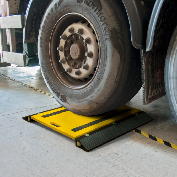 axis scale for vehicle weighing: vans, trucks, lorries, racing cars